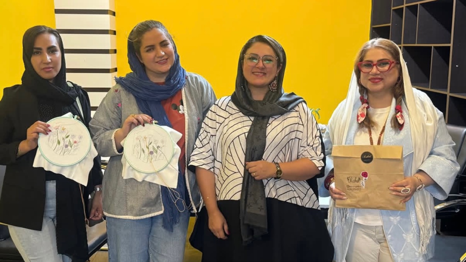 برگزاری ورکشاپ گلدوزی روی لباس در مرکز نوآوری ، استعدادیابی و توانمندسازی پرگار