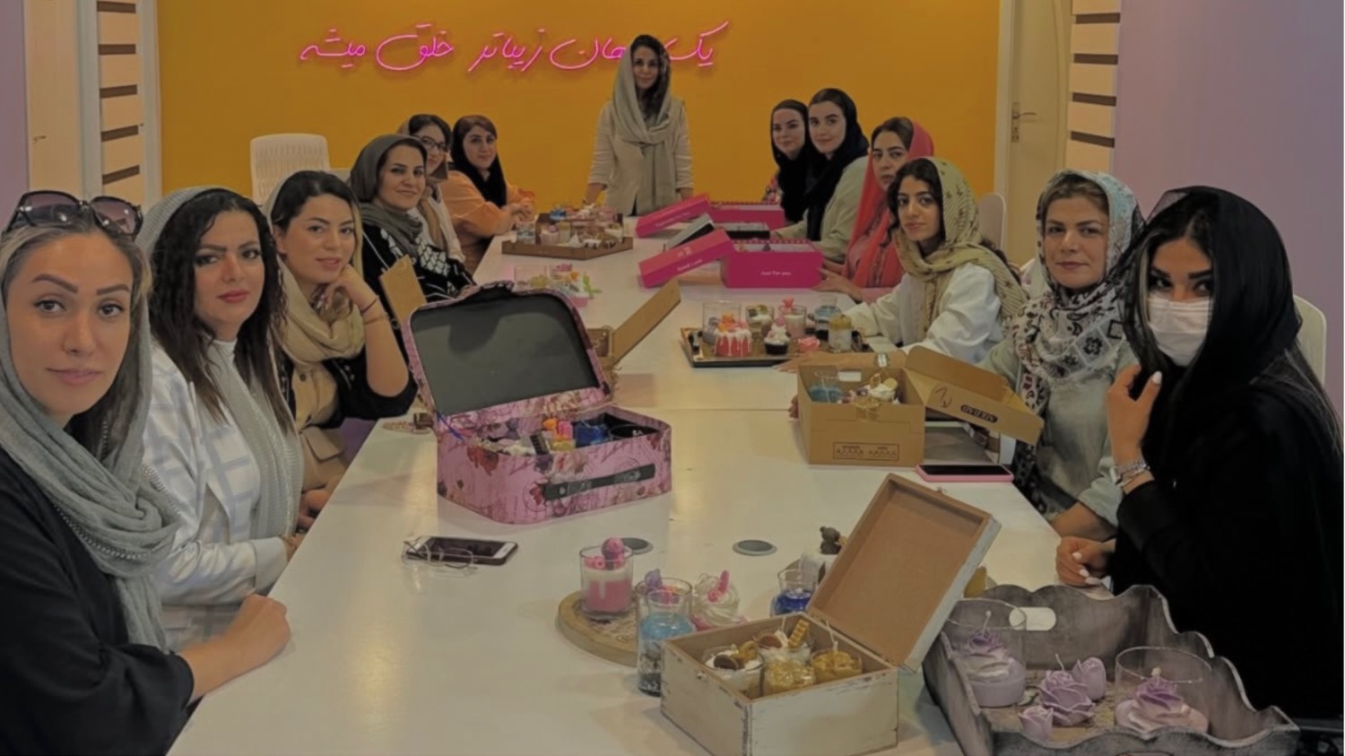 برگزاری ورکشاپ شمع سازی در مرکز نوآوری ، استعدادیابی و توانمندسازی پرگار