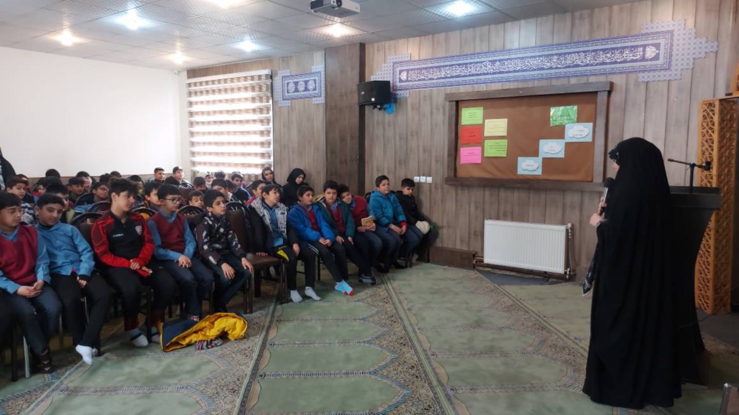 اعزام مشاوران و روانشناسان مرکز نوآوری ، استعدادیابی و توانمندسازی پرگار به مدارس و سرای محلات سطح منطقه برای ارائه مشاوره