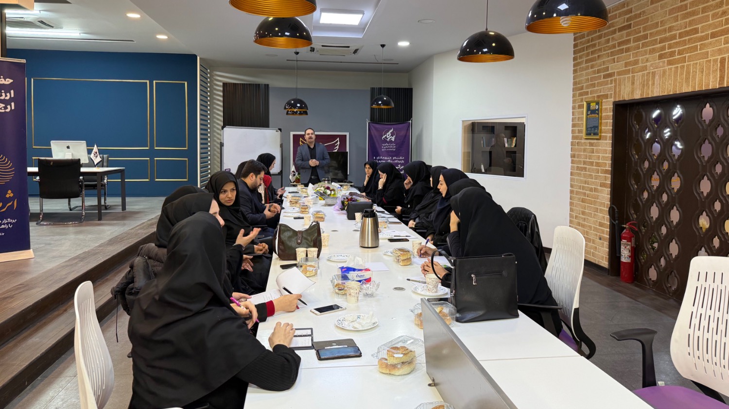 حضور مدیران حوزه خانواده و شهرداری تهران در مرکز نوآوری ، استعدادیابی و توانمندسازی پرگار